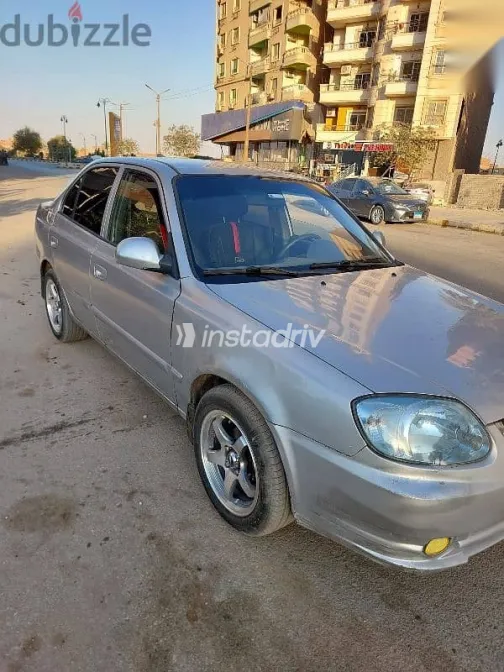 هيونداي فيرنا 2014 فضي مستعملة للبيع - 3