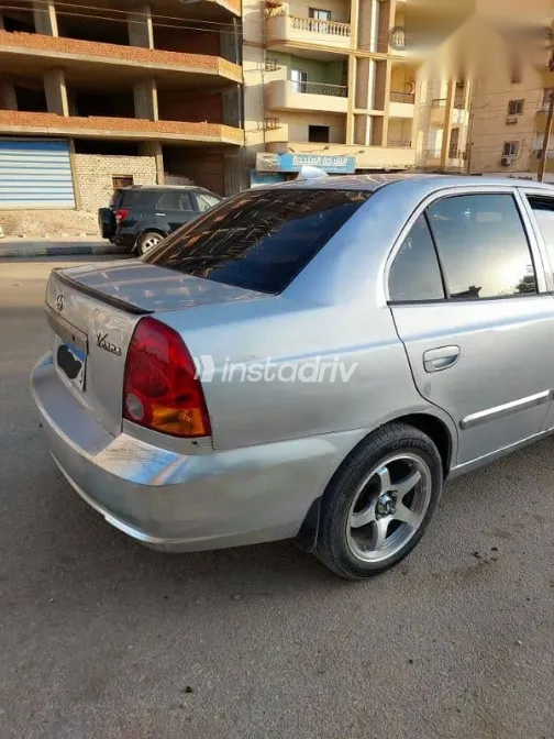 هيونداي فيرنا 2014 فضي مستعملة للبيع - 4