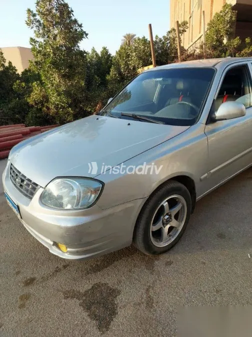 هيونداي فيرنا 2014 فضي مستعملة للبيع - 10