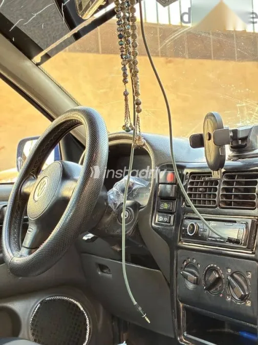 فولكس فاغن بولو 1997 أزرق غامق مستعملة للبيع - 3