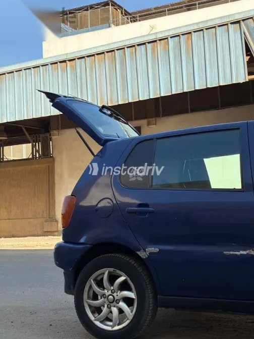 فولكس فاغن بولو 1997 أزرق غامق مستعملة للبيع - 5