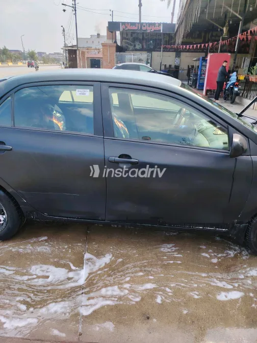 تويوتا كورولا 2012 أبيض مستعملة للبيع - 2