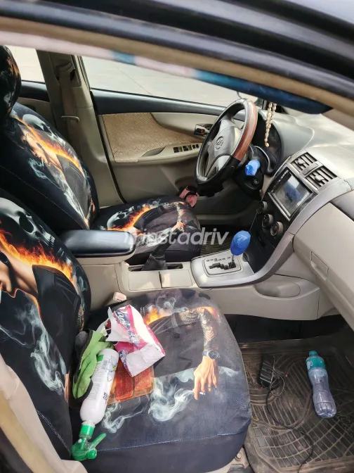 تويوتا كورولا 2012 أبيض مستعملة للبيع - 3