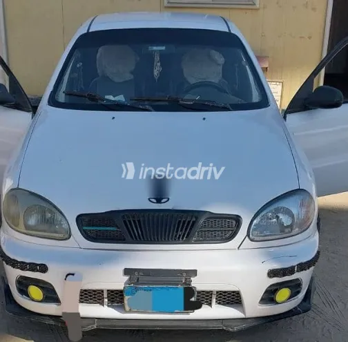 دايو لانوس 2000 أبيض مستعملة للبيع - 1