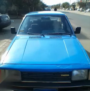 مازدا 323 1982 أزرق غامق مستعملة للبيع