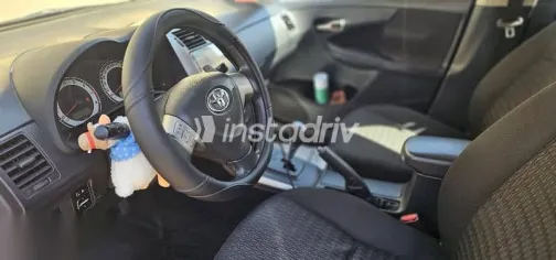 تويوتا كورولا 2009 فضي مستعملة للبيع - 3