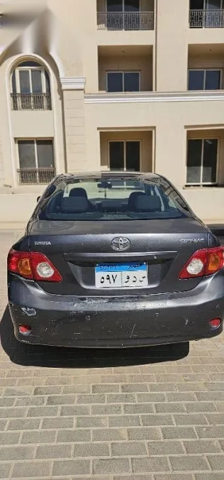 تويوتا كورولا 2009 فضي مستعملة للبيع