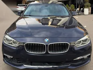 بي ام دبليو 320 2018 أزرق غامق مستعملة للبيع