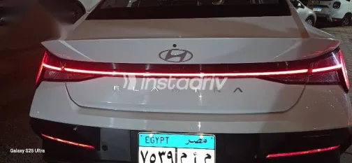 هيونداي إلنترا 2025 أبيض مستعملة للبيع - 2