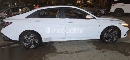 هيونداي إلنترا 2025 أبيض مستعملة للبيع - 7