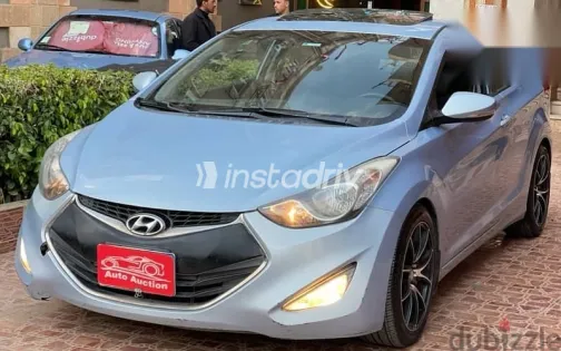 هيونداي إلنترا 2013 أزرق غامق مستعملة للبيع - 2