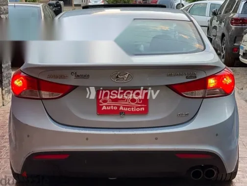 هيونداي إلنترا 2013 أزرق غامق مستعملة للبيع - 4