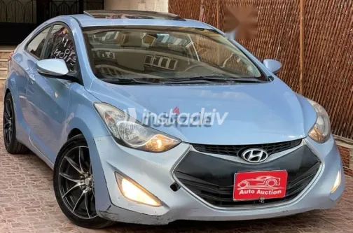 هيونداي إلنترا 2013 أزرق غامق مستعملة للبيع - 8