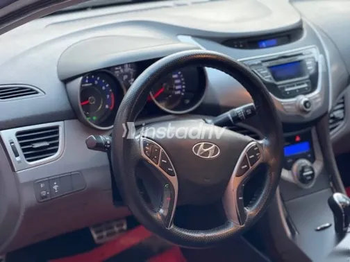 هيونداي إلنترا 2013 أزرق غامق مستعملة للبيع - 9