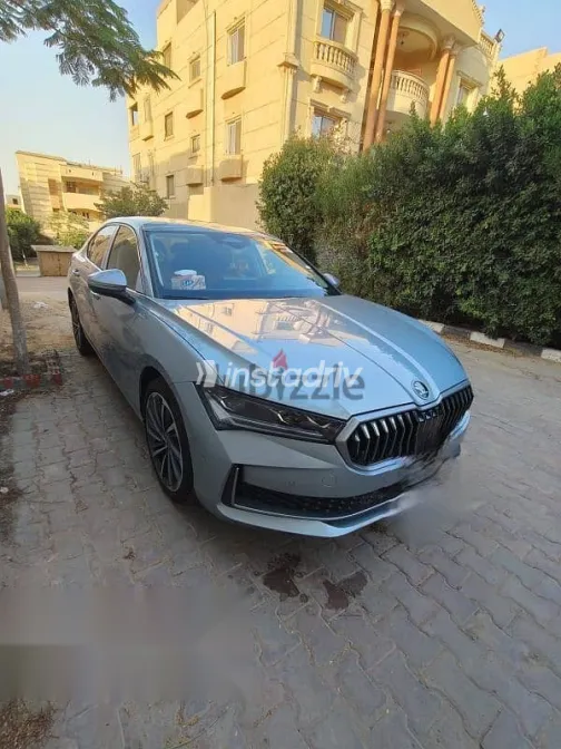 سكودا سوبيرب 2026 فضي مستعملة للبيع - 1