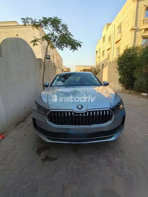 سكودا سوبيرب 2026 فضي مستعملة للبيع - 2