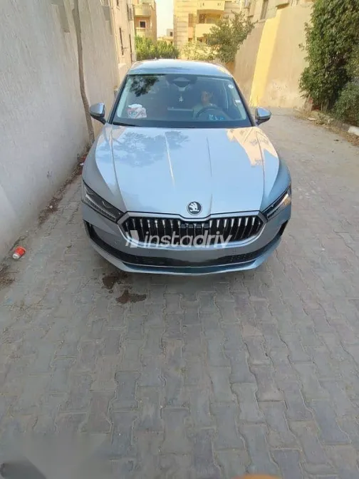 سكودا سوبيرب 2026 فضي مستعملة للبيع - 3