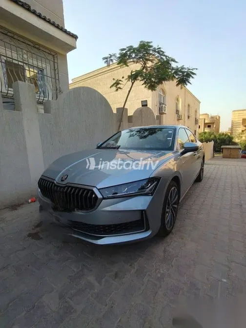 سكودا سوبيرب 2026 فضي مستعملة للبيع - 4