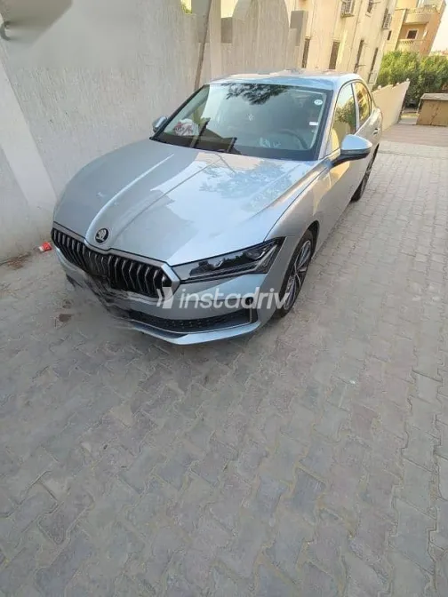 سكودا سوبيرب 2026 فضي مستعملة للبيع - 5