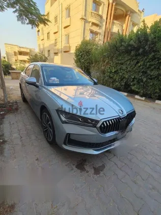 سكودا سوبيرب 2026 فضي مستعملة للبيع