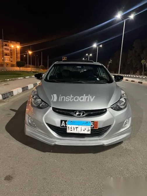 هيونداي إلنترا 2013 فضي مستعملة للبيع - 1