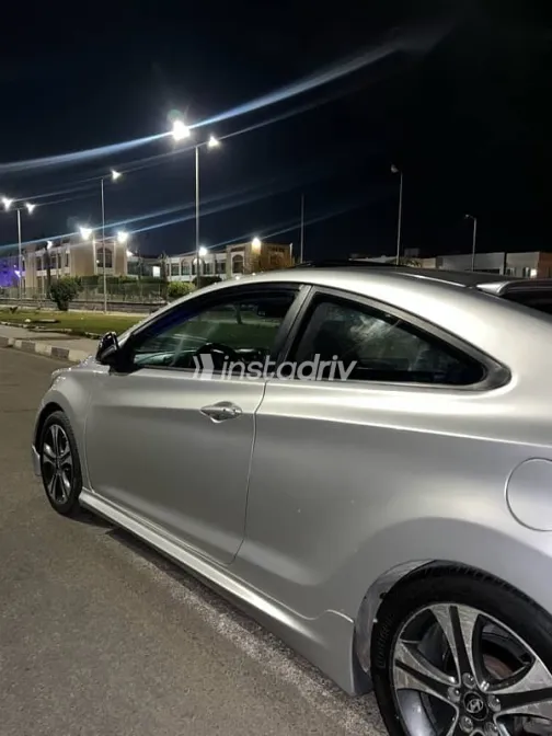 هيونداي إلنترا 2013 فضي مستعملة للبيع - 2