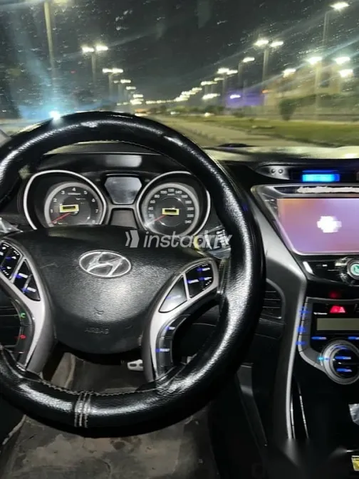 هيونداي إلنترا 2013 فضي مستعملة للبيع - 4