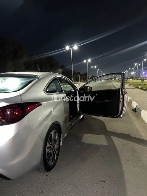 هيونداي إلنترا 2013 فضي مستعملة للبيع - 7