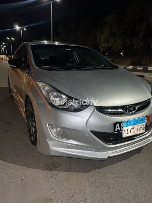هيونداي إلنترا 2013 فضي مستعملة للبيع - 8