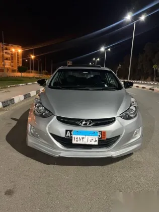 هيونداي إلنترا 2013 فضي مستعملة للبيع