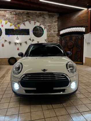 مينى كوبر 2019 أبيض مستعملة للبيع