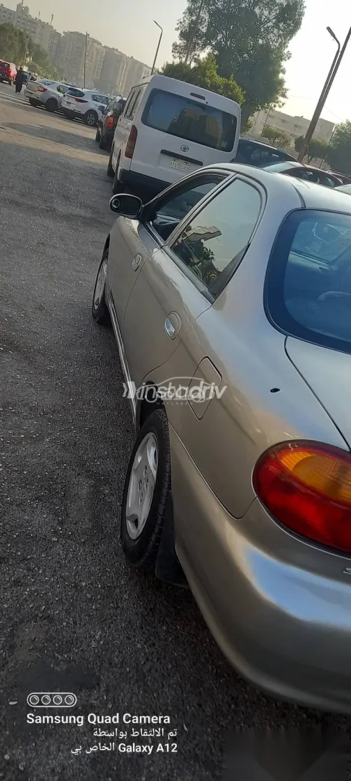 Kia Sephia 2000 Gold Used for Sale - 9