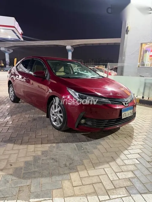 Toyota Corolla 2017 Burgundy Used for Sale - 2
