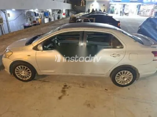 تويوتا ياريس 2008 رمادي مستعملة للبيع - 1