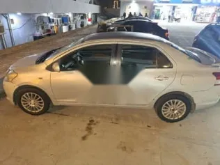 تويوتا ياريس 2008 رمادي مستعملة للبيع