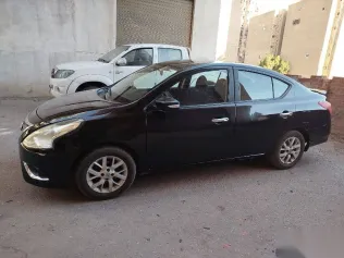 نيسان صنى 2015 أسود مستعملة للبيع