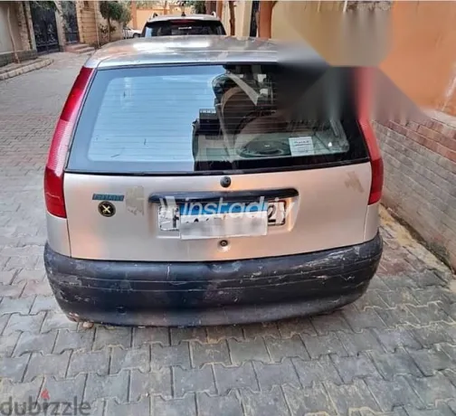 فيات بونتو 1995 فضي مستعملة للبيع - 1