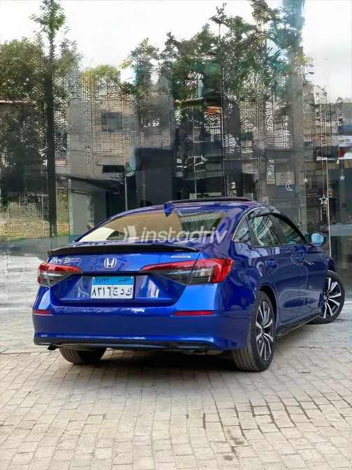 Honda Civic 2023 White Used for Sale - 1