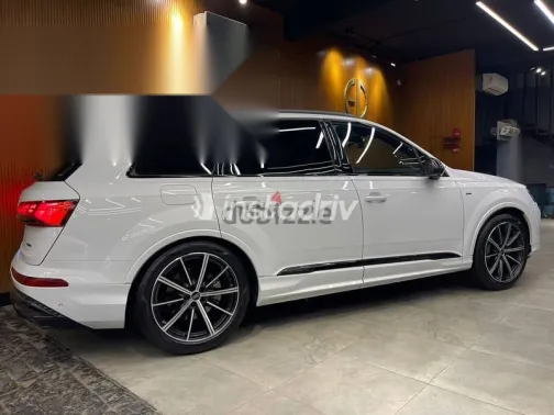 اودي Q7 2025 أبيض جديدة للبيع - 3