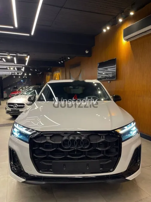 اودي Q7 2025 أبيض جديدة للبيع - 4