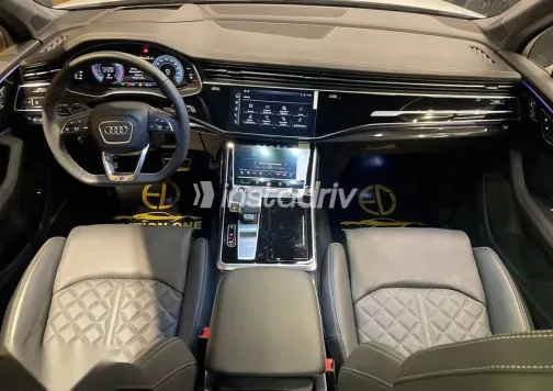 اودي Q7 2025 أبيض جديدة للبيع - 6
