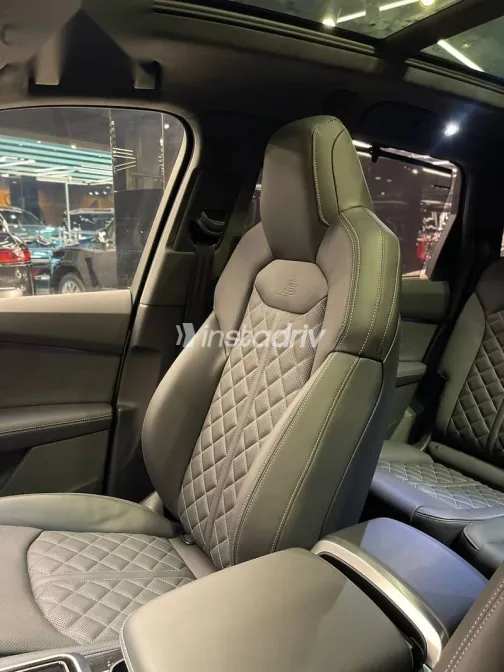 اودي Q7 2025 أبيض جديدة للبيع - 8