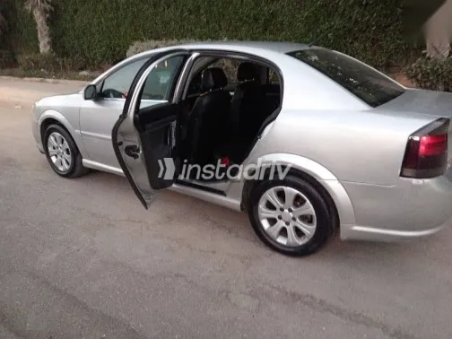 اوبل فيكترا 2008 فضي مستعملة للبيع - 3