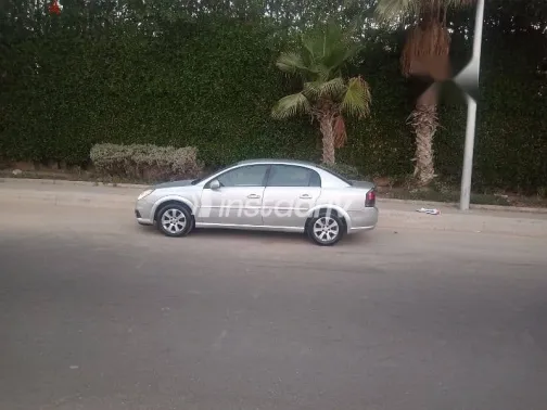 اوبل فيكترا 2008 فضي مستعملة للبيع - 7