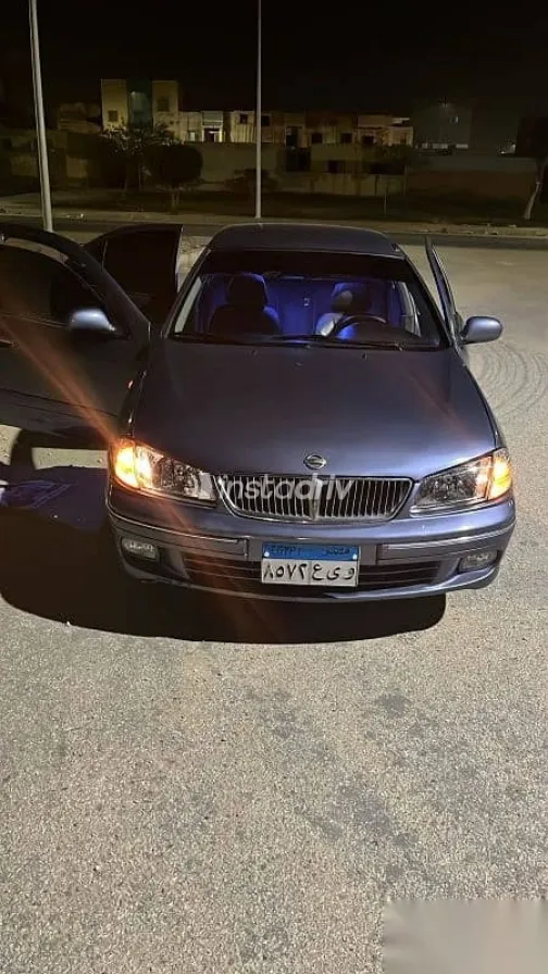 نيسان صنى 2003 رمادي مستعملة للبيع - 1