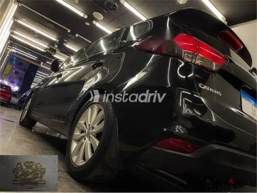 كيا كارينز 2014 أسود مستعملة للبيع - 2