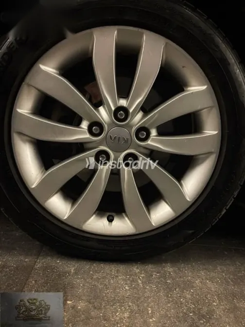 كيا كارينز 2014 أسود مستعملة للبيع - 8