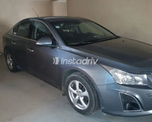 شيفروليه كروز 2015 أبيض مستعملة للبيع - 2