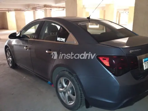 شيفروليه كروز 2015 أبيض مستعملة للبيع - 8