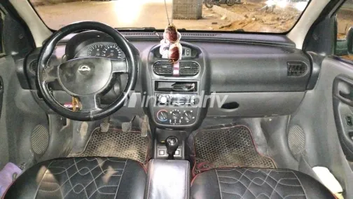 اوبل كورسا 2004 أبيض مستعملة للبيع - 2